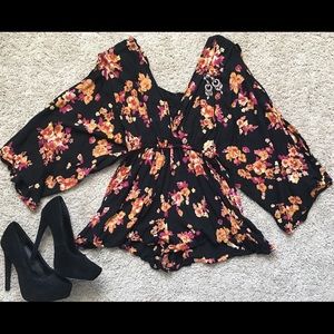 Black floral romper M